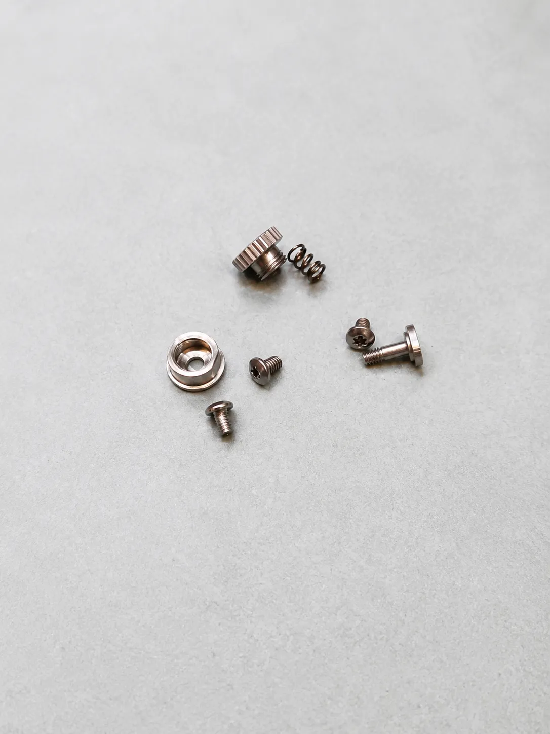 Bộ ốc thay thế cho móc khóa Tacray và dao rọc mini